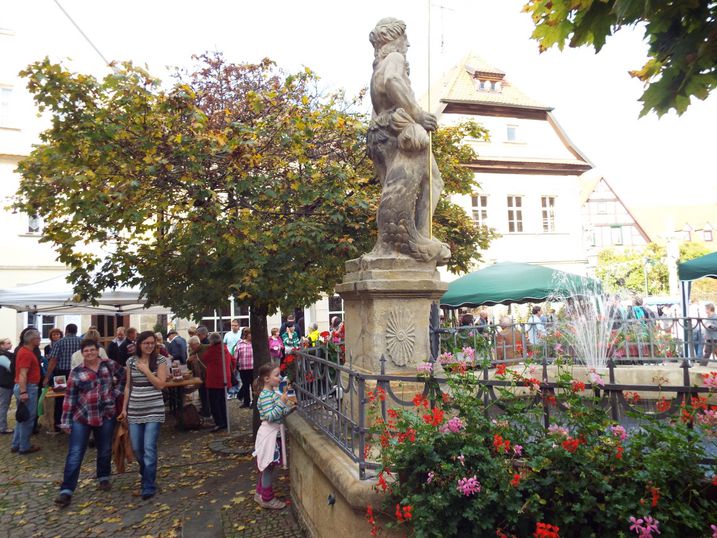 Regionalmarkt rund um den Neptunsbrunnen
